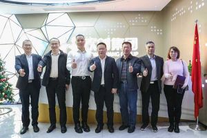 广州市与番禺区人力资源和社会保障局领导莅临亚新(中国)有限公司集团调研指导